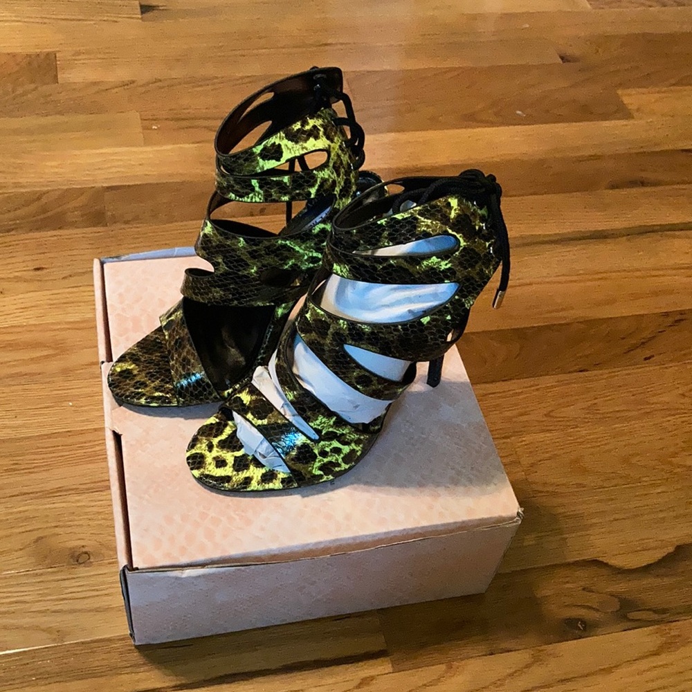 NWT Snake print stilettos